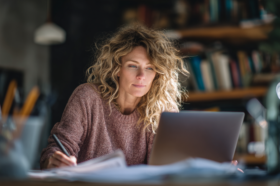 An English teacher preparing her online class and planning the techniques she will use to teach