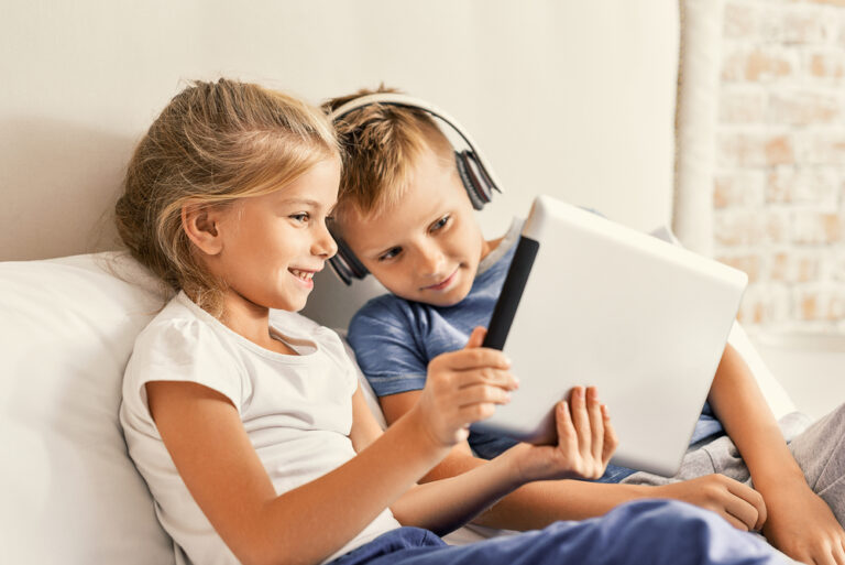 Medienkompetenz bei Kindern fördern – Checkliste für den Umgang mit neuen Medien