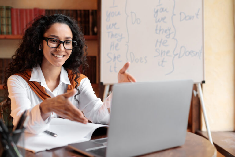 ¿Aprender inglés online con profesores nativos o bilingües?