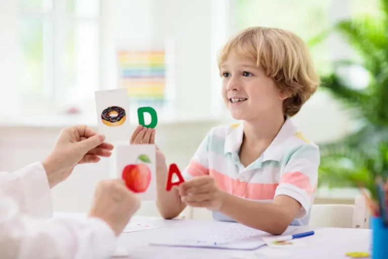 Come aiutare i bambini a migliorare la pronuncia in inglese: consigli e attività da provare