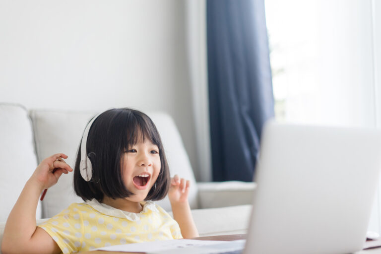어떻게 아이에게 영어음과 알파벳이 “익숙하게” 할까요?