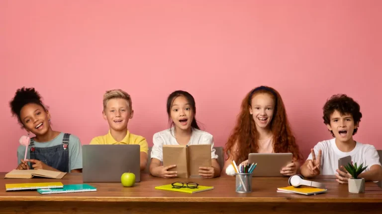 Çocuğunuz için İngilizce kurs seçerken ilk olarak dikkat etmeniz gereken şey eğitim programıdır.
